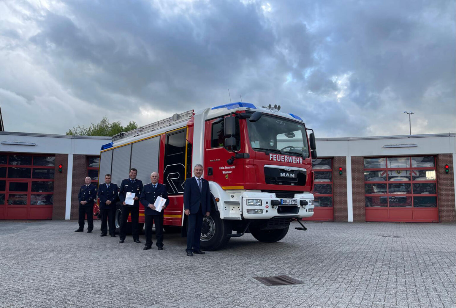 Ehrung F R Langj Hrige Mitglieder Freiwillige Feuerwehr Wiesmoor